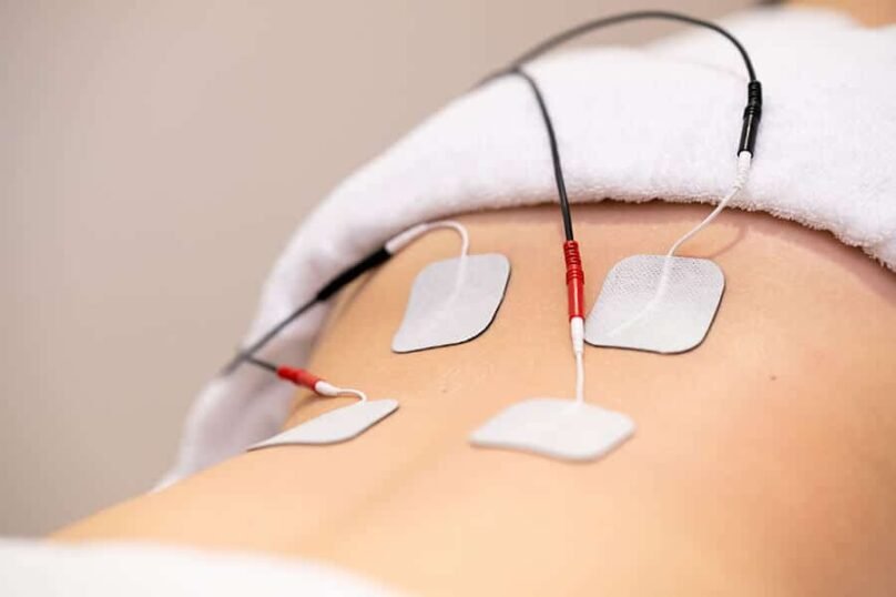 electro-stimulation-in-physical-therapy-to-a-young-XDFFDV3